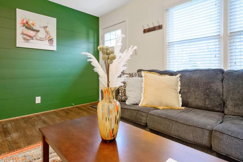Cozy 3 Bedroom Cottage With Huge Fenced-In Yard Raleigh Exterior foto
