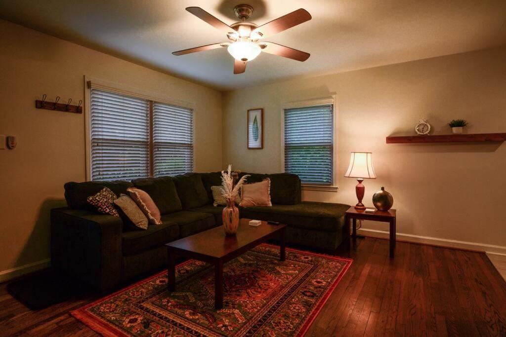 Cozy 3 Bedroom Cottage With Huge Fenced-In Yard Raleigh Exterior foto